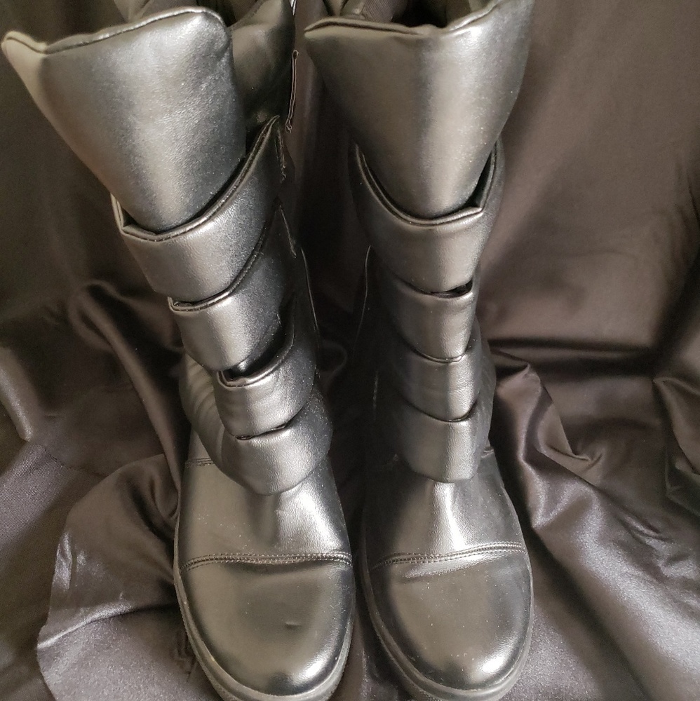 Wedge boot